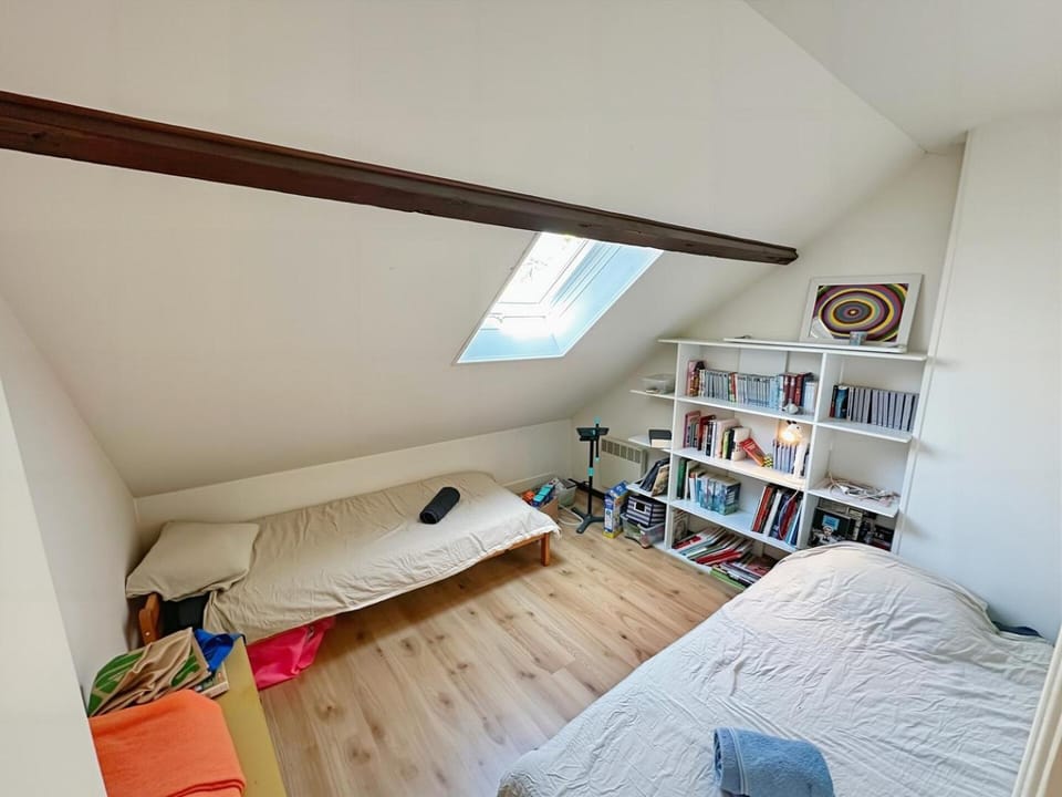 Bed, Library, Photo of the whole room, Bedroom