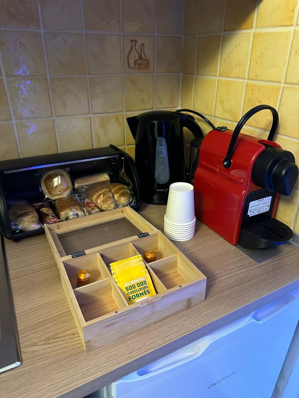 Coffee/tea facilities, Kitchen or kitchenette, Food and drinks, Breakfast, stove