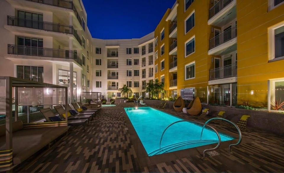 West Hollywood 2bdr residence Apartment in San Fernando Valley