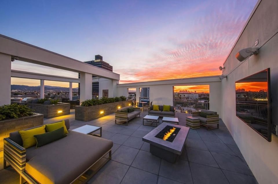 West Hollywood 2bdr residence Apartment in San Fernando Valley