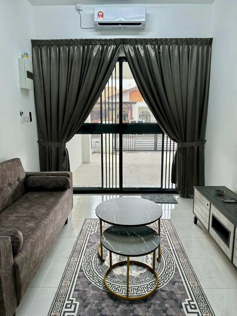 TV and multimedia, Living room, Seating area, air conditioner