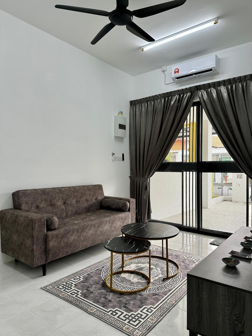 TV and multimedia, Living room, Seating area, air conditioner