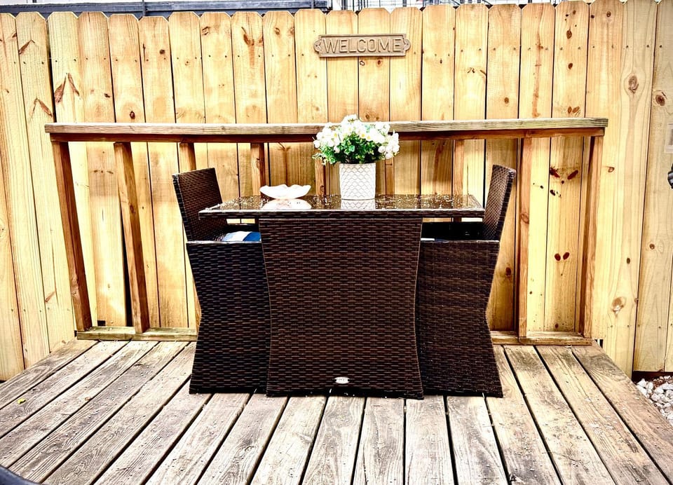 Patio, Other, Dining area, Guests, Drinks