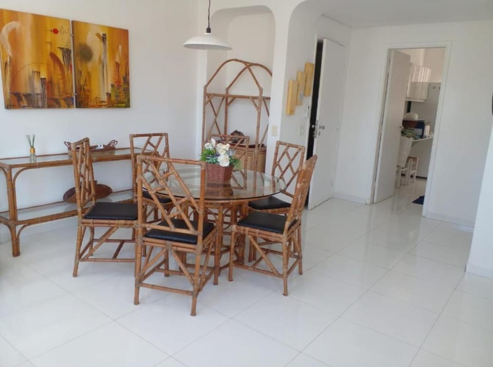 Apartamento com 4 quartos, uma quadra da Praia Enseada, Guarujá Apartment in State of São Paulo