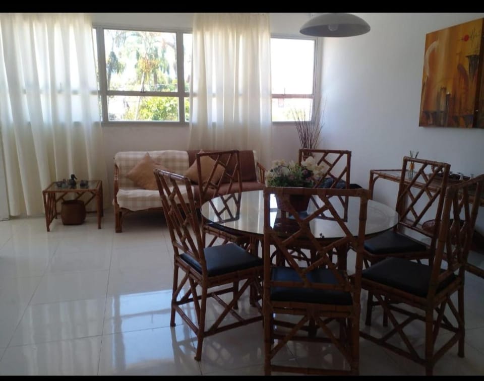 Apartamento com 4 quartos, uma quadra da Praia Enseada, Guarujá Apartment in State of São Paulo