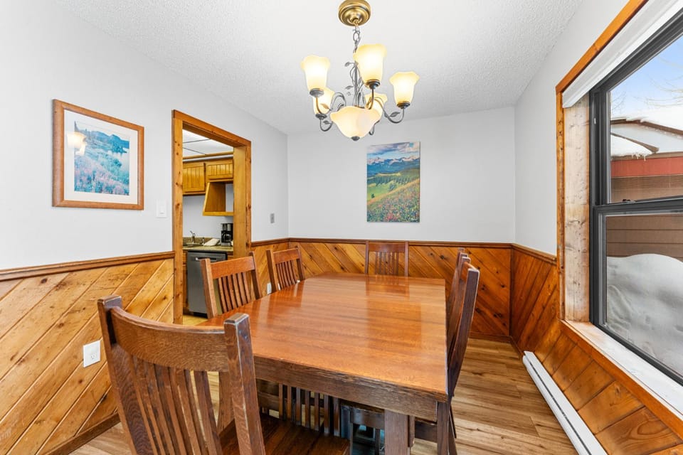Day, Dining area, furniture