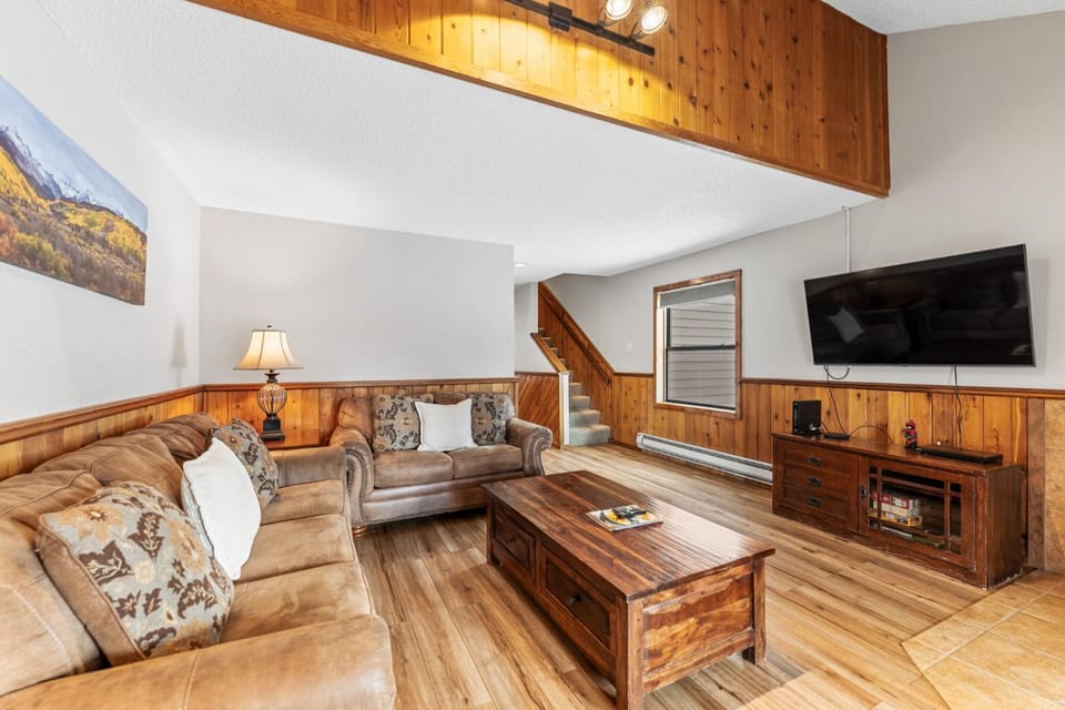 Day, TV and multimedia, Living room, Seating area, furniture, heating