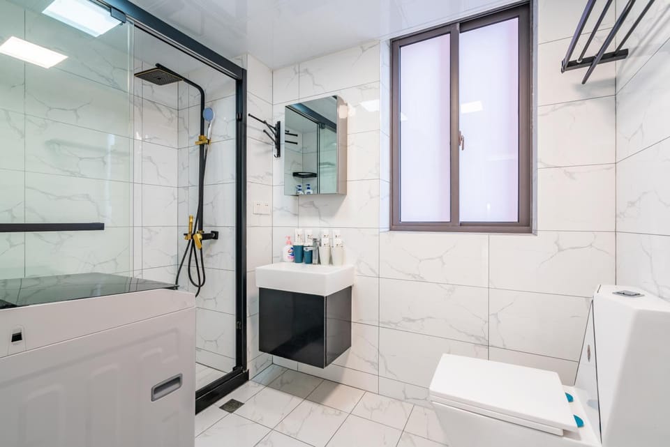Shanghai Chic B&B-Near Nanjing West Road commercial district,350 walk from the Nature History Museum subway Bed and Breakfast in Shanghai