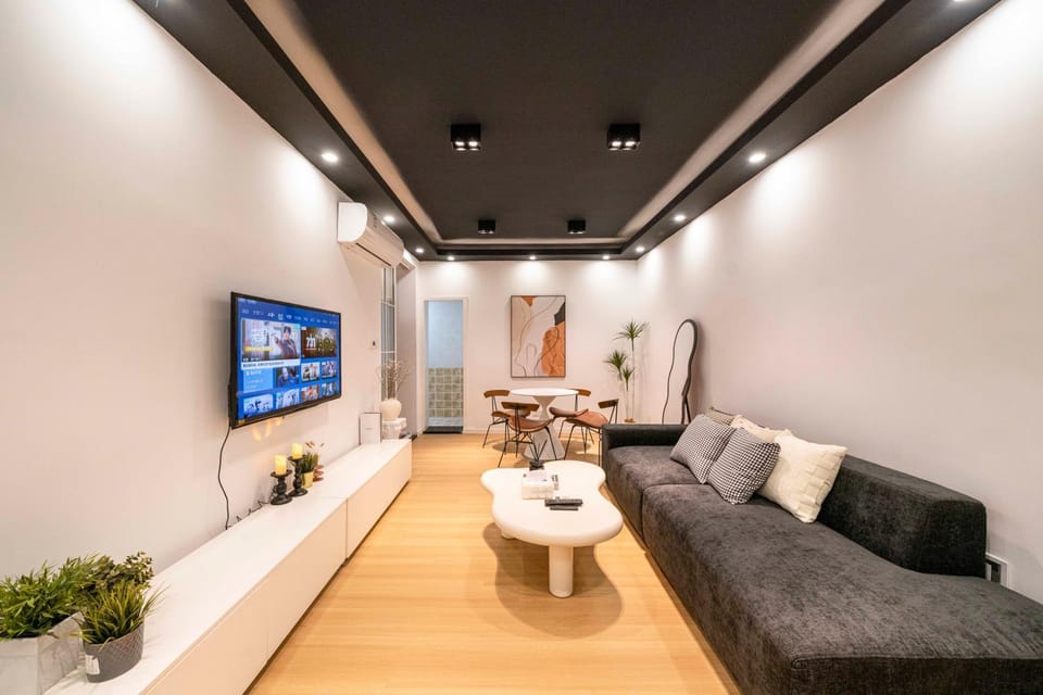 Shanghai Chic B&B-Near Nanjing West Road commercial district,350 walk from the Nature History Museum subway Bed and Breakfast in Shanghai