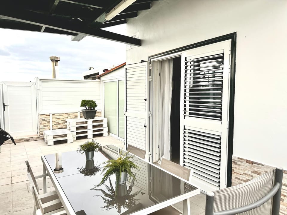 Patio, Balcony/Terrace, Seating area, Dining area