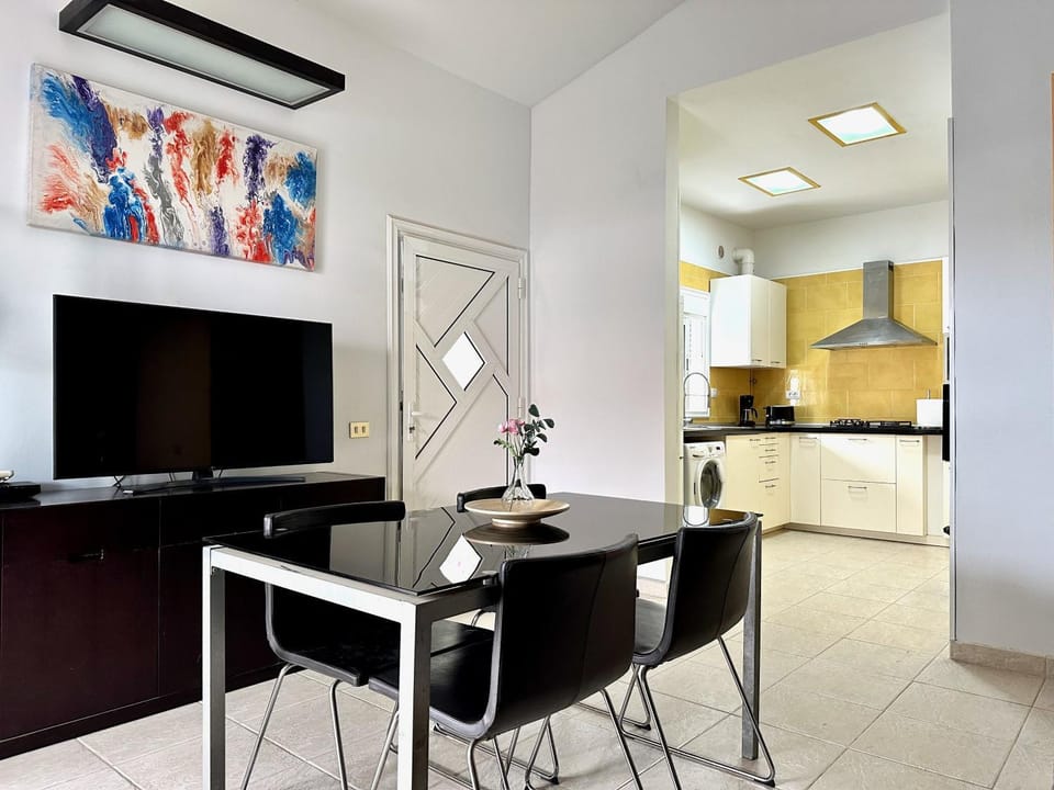 TV and multimedia, Kitchen or kitchenette, Dining area