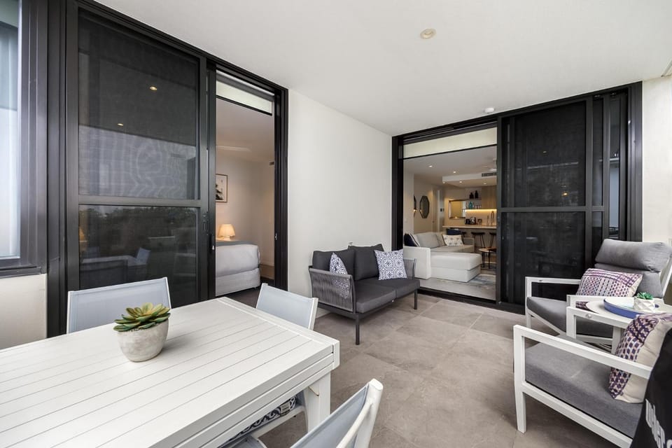 Coastal Bliss: 3-Bedroom Retreat with Pool Apartment in Coolum Beach