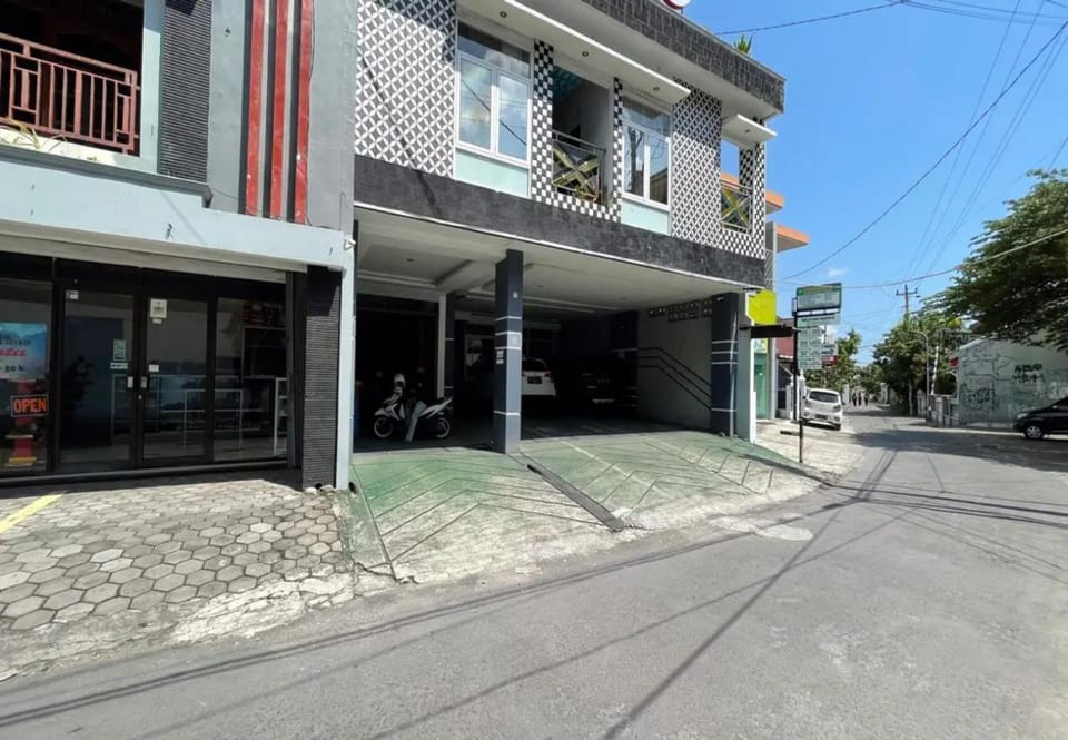 Property building, Neighbourhood, Street view
