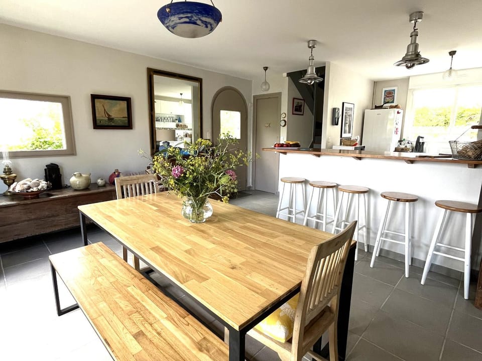 Maison familiale proche plage Groix, jardin et garage - FR-1-813-6 House in Brittany