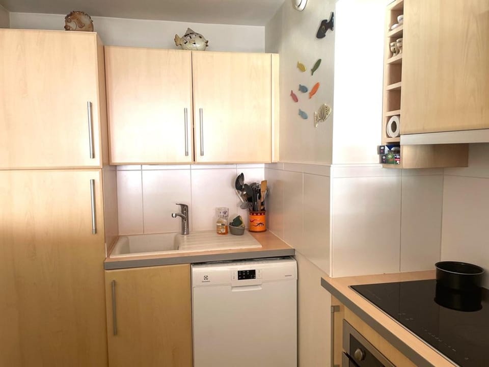 La Grande Motte: Appart 2 pers, Clim, Parking - FR-1-790-33 Apartment in La Grande-Motte
