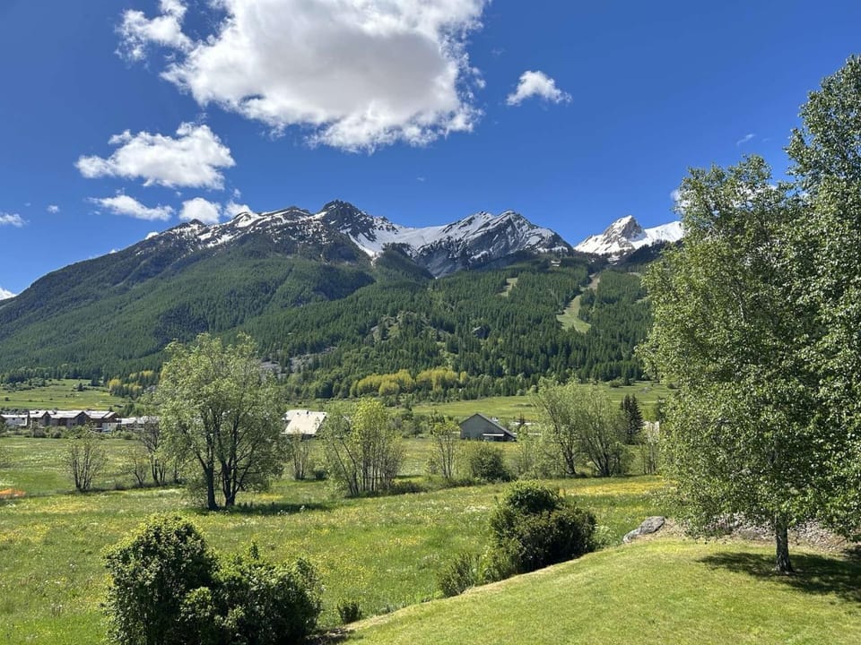 Charmant T2 cabine avec jardin et parking près de Serre Chevalier - FR-1-330F-243 Cabin in La Salle-les-Alpes