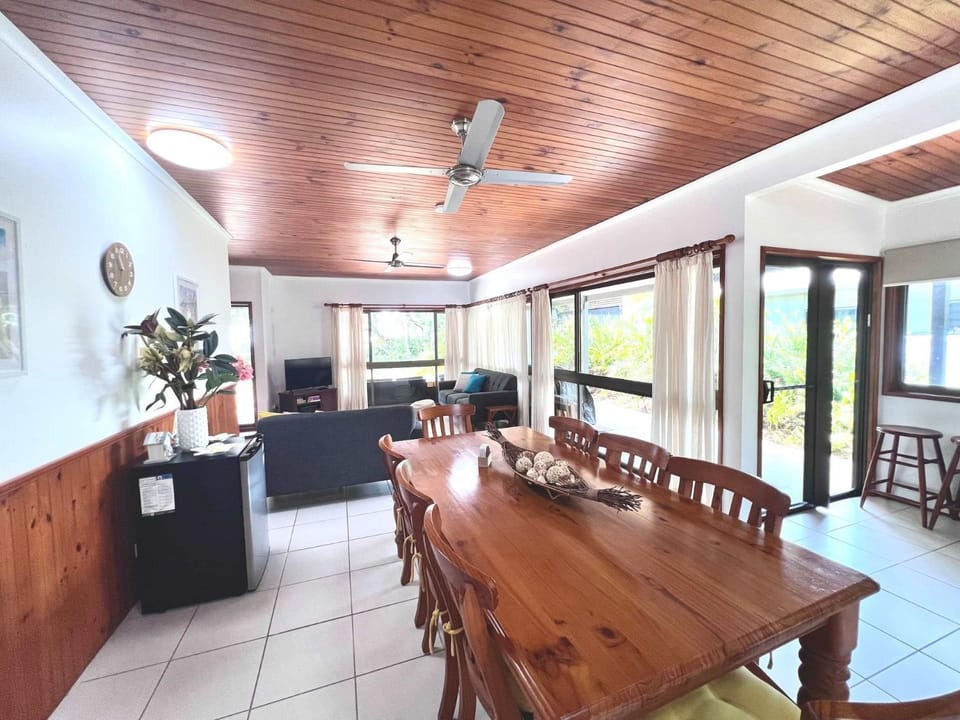 Bluefin House beachfront access House in Mission Beach