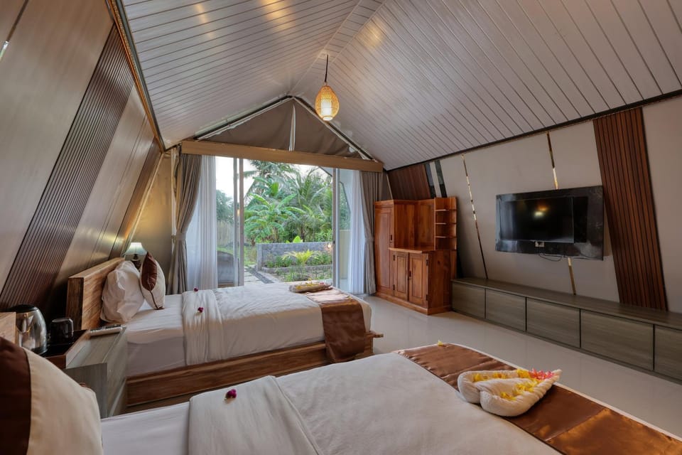 Bed, TV and multimedia, View (from property/room), Photo of the whole room, Bedroom, wardrobe