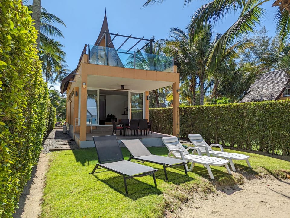 Property building, Day, Garden, sunbed