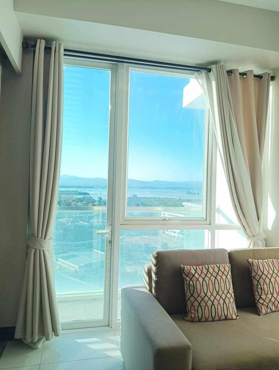 Mactan Newtown Condo near international Airport Apartment in Lapu-Lapu City