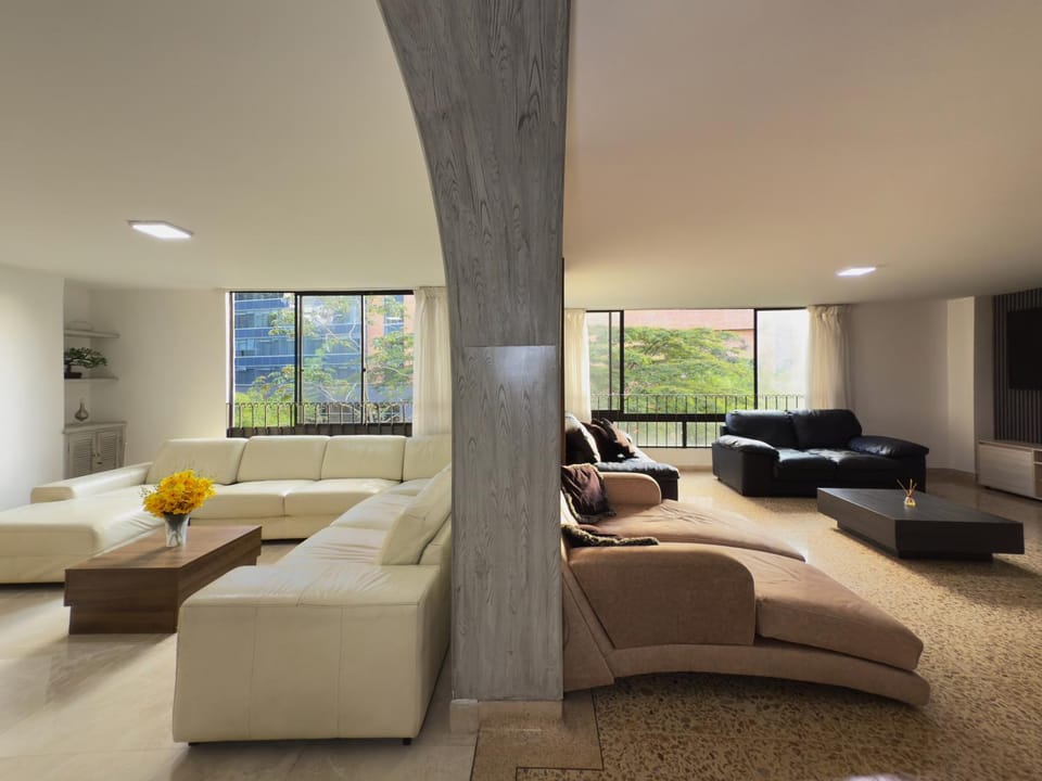 5BR 232 m² apartment in El Poblado, El Tesoro House in Medellin