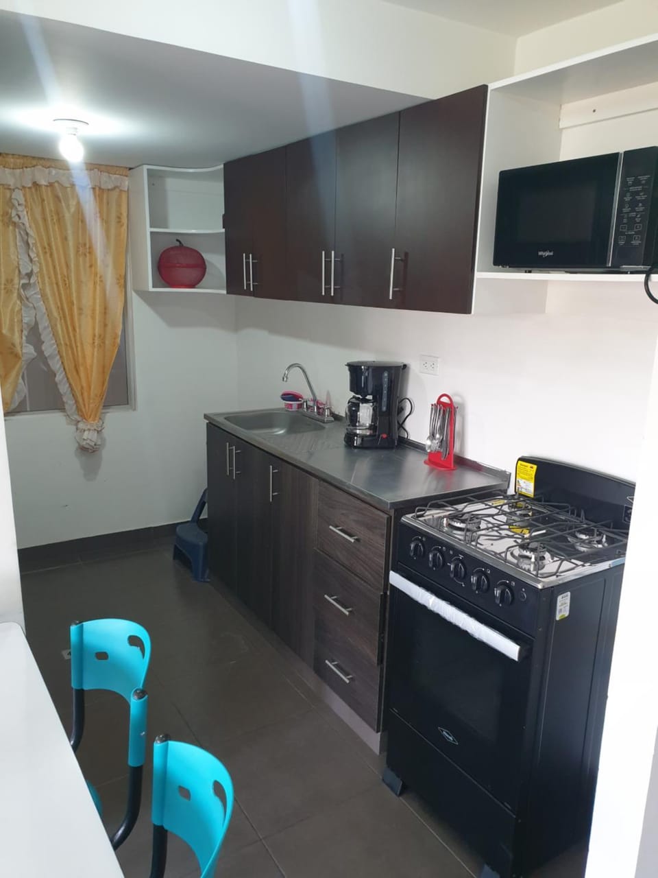 Kitchen or kitchenette, Dining area, oven