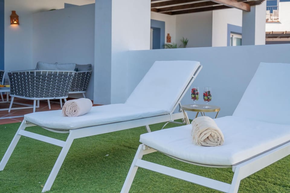 Patio, Seating area, sunbed