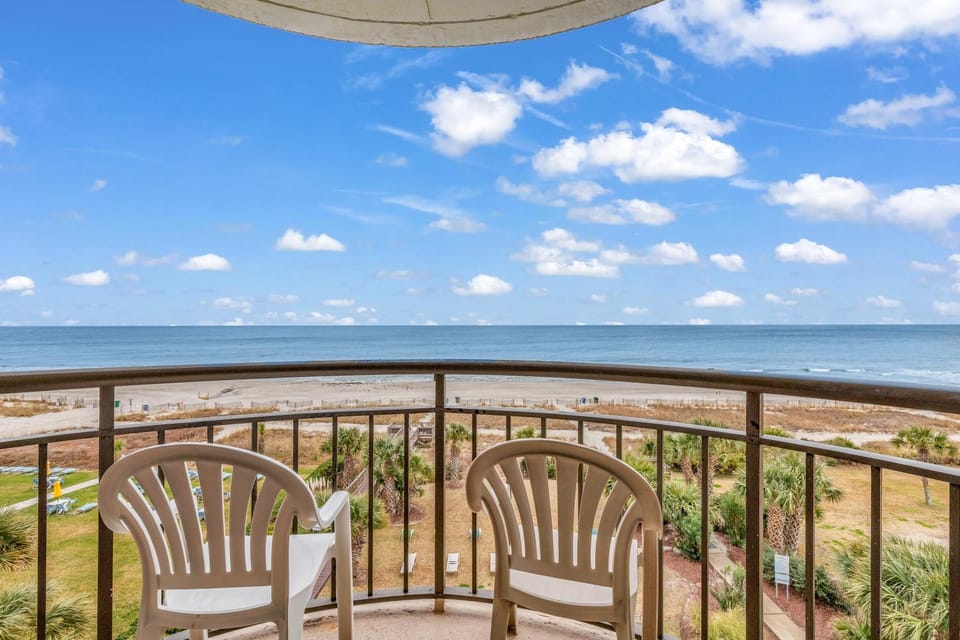 View (from property/room), Balcony/Terrace, Beach