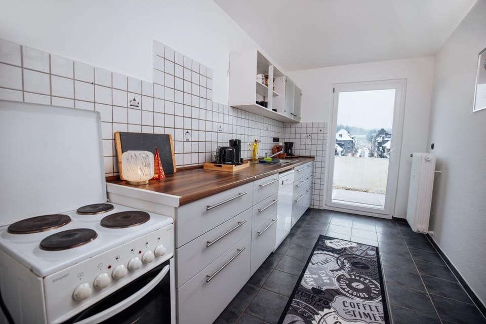 bold & black - balcony - Netflix - Wifi - 5 Person Apartment in Bochum