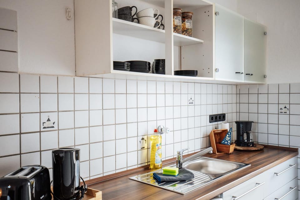 bold & black - balcony - Netflix - Wifi - 5 Person Apartment in Bochum