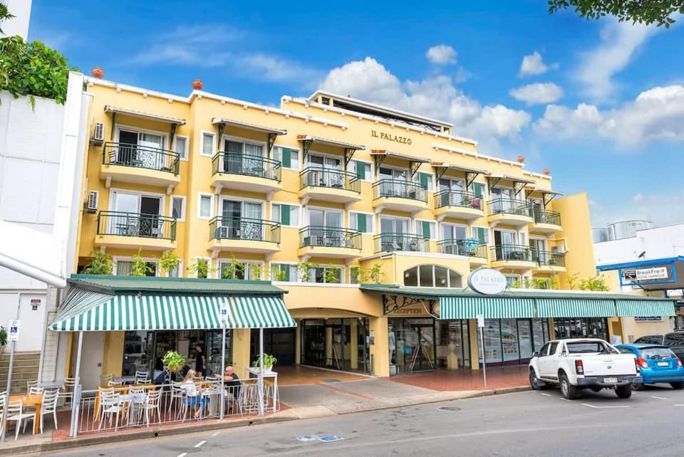 Porta Bella - Euro Elegance meets Modern Flair Apartment in Cairns