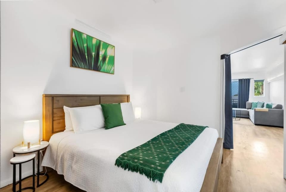 Porta Bella - Euro Elegance meets Modern Flair Apartment in Cairns