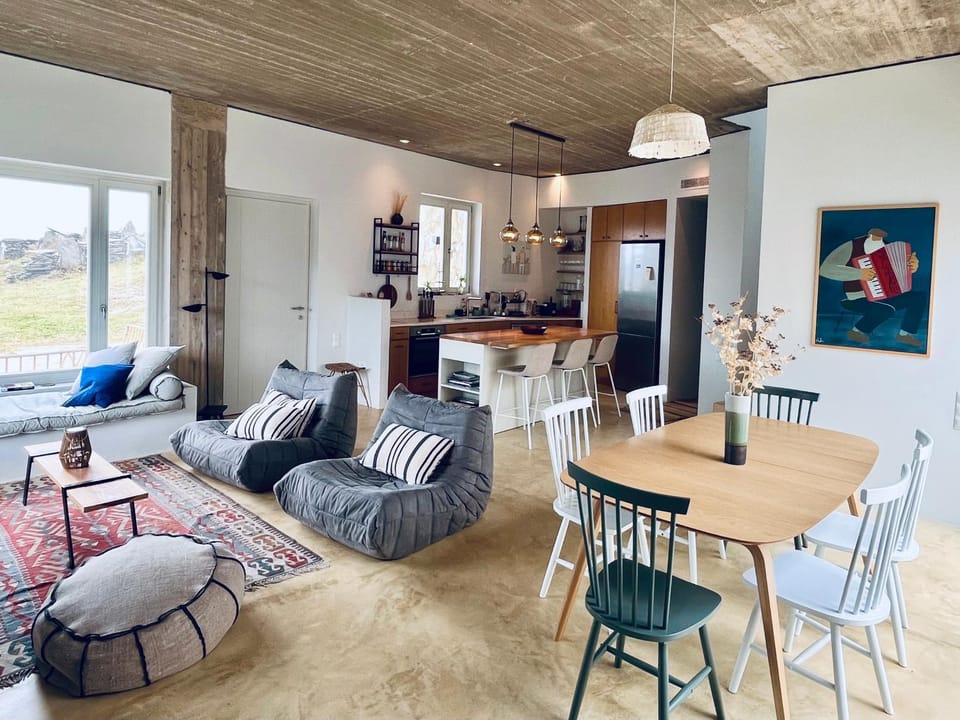 Living room, Dining area