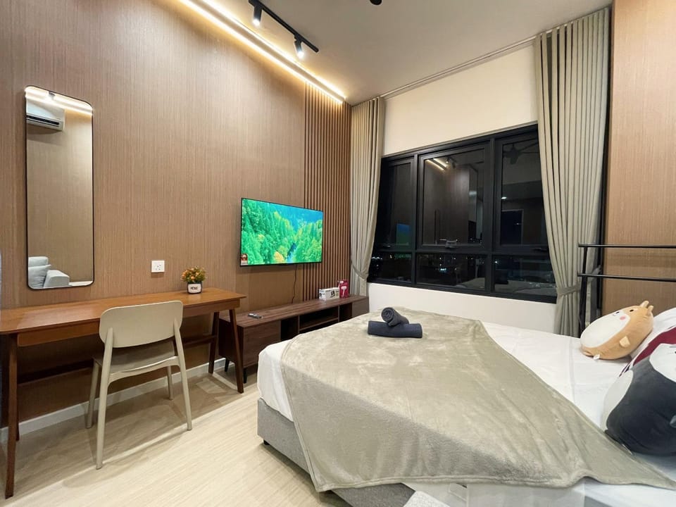 Bed, TV and multimedia, Living room, Photo of the whole room, Seating area, Evening entertainment, Bedroom, towels, air conditioner