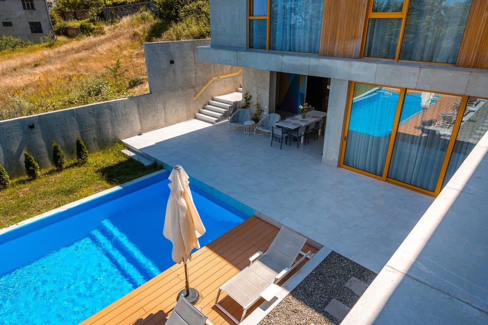 Property building, Patio, Day, View (from property/room), Balcony/Terrace, Pool view, Swimming pool, Swimming pool, sunbed