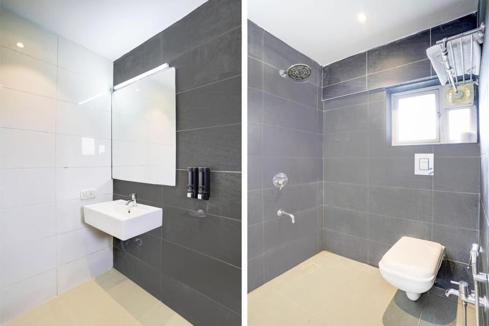 Shower, Toilet, Bathroom, towels
