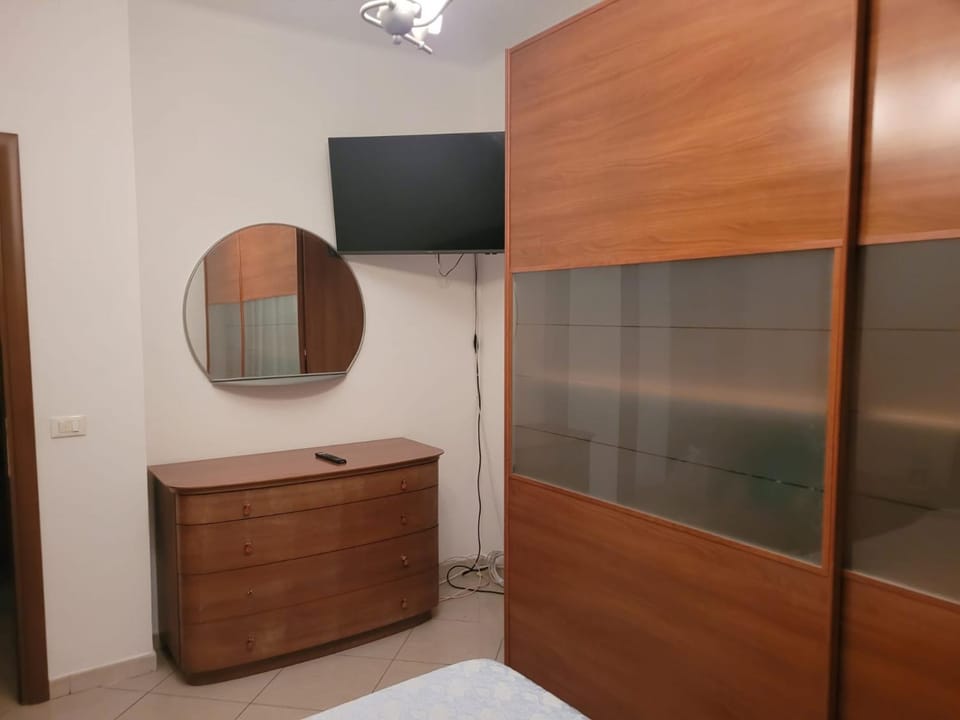 Bedroom, wardrobe
