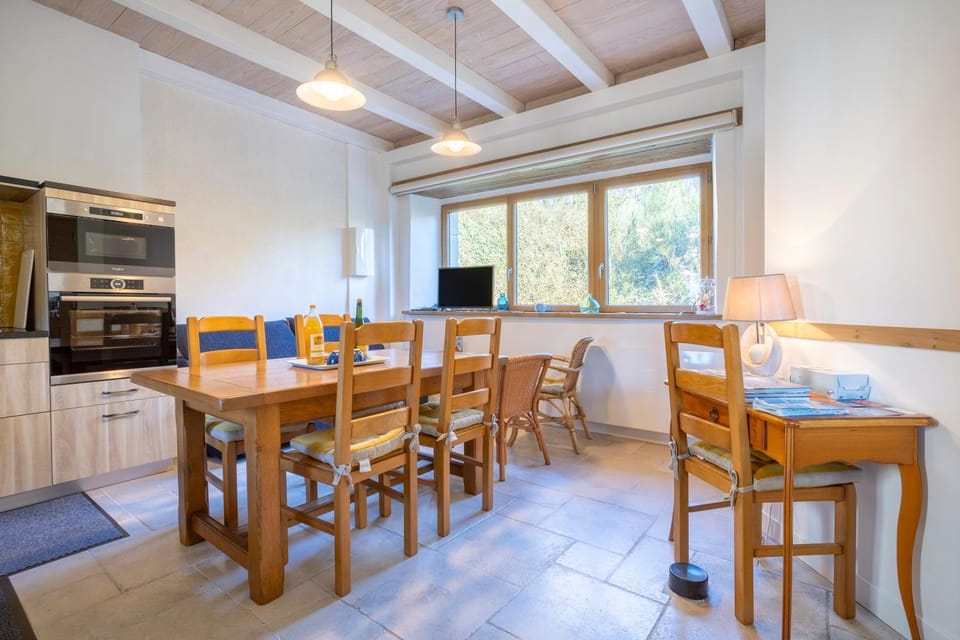 Property building, Kitchen or kitchenette, Living room