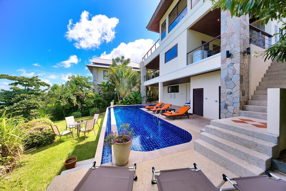 Property building, Patio, Day, Garden, View (from property/room), Balcony/Terrace, Pool view, Swimming pool, sunbed
