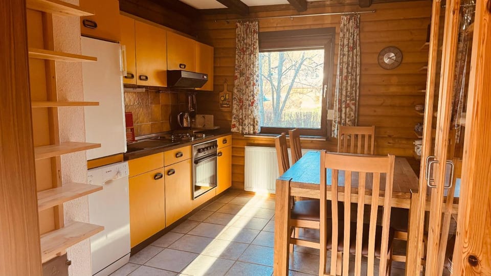 Kitchen or kitchenette, oven, stove