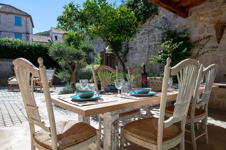 Garden House Villa in Vis