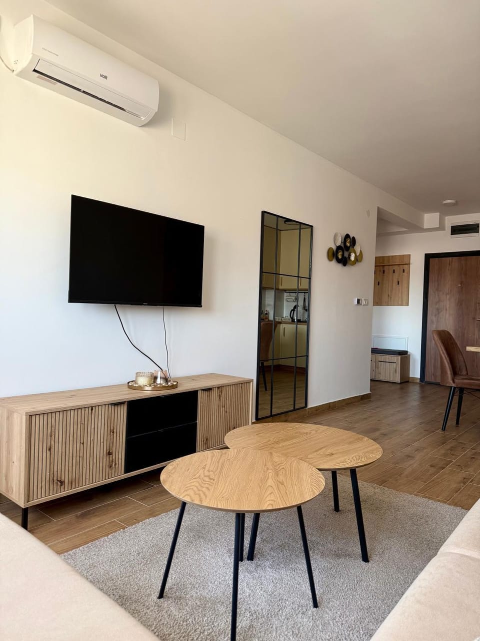 Communal lounge/ TV room, Bed, TV and multimedia, Living room, Photo of the whole room, Seating area, Evening entertainment, air conditioner