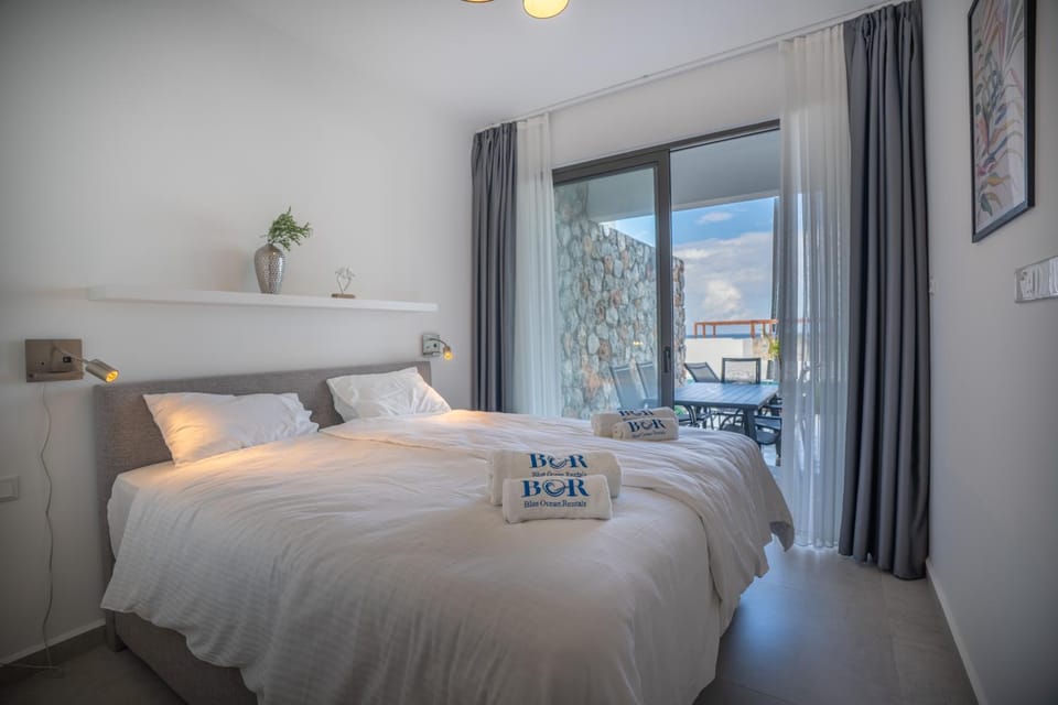 Bed, Decorative detail, Bedroom