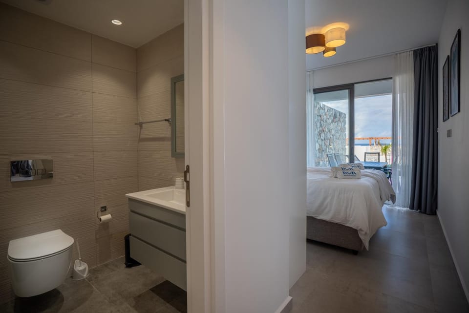 Toilet, Bed, Bathroom, Bedroom