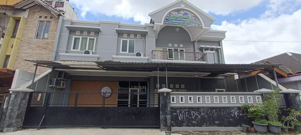 Property building, Day