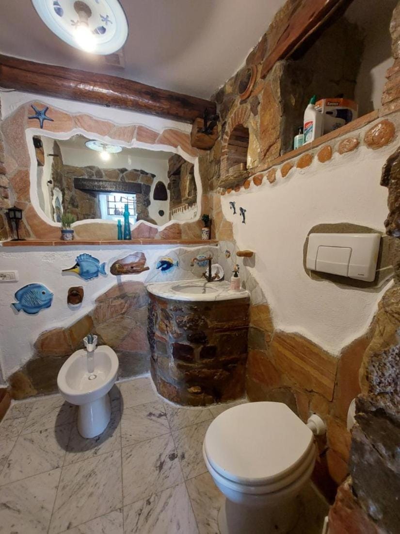 Toilet, Property building, internet