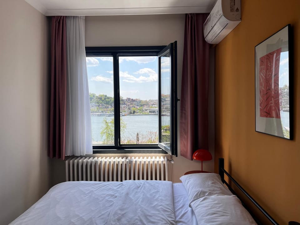 Bed, Sea view