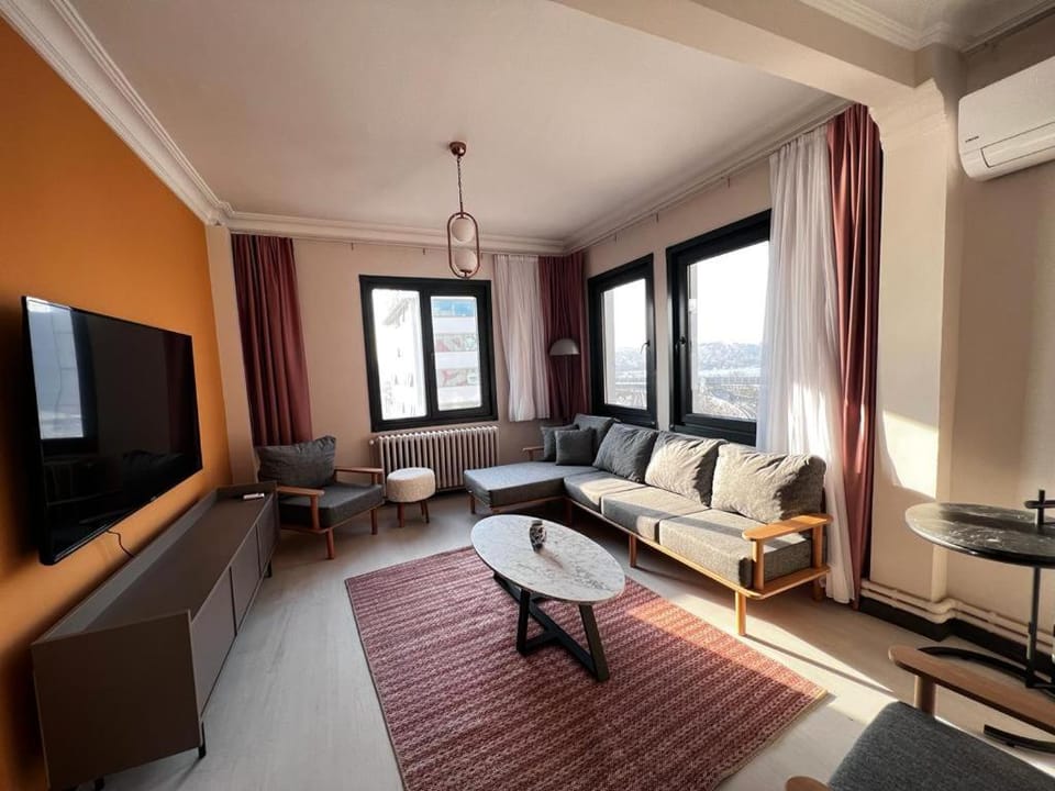 Communal lounge/ TV room, TV and multimedia, Living room, Photo of the whole room, Seating area, Evening entertainment, air conditioner