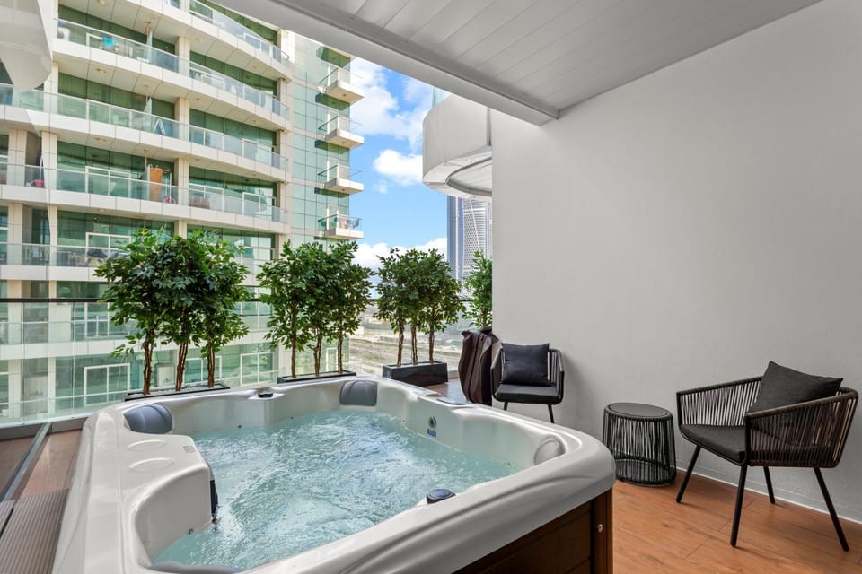 Lush Living with Jacuzzi and Burj Khalifa View Apartment in Dubai