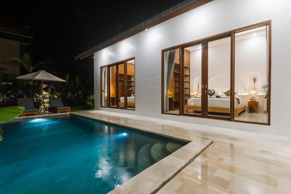 Pool view, Swimming pool, sunbed